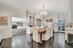 The Royale 2B 4B Luxury Garden Pool Yoga Room