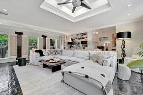 The Royale 2B 4B Luxury Garden Pool Yoga Room