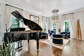 The Royale 2B 4B Luxury Garden Pool Yoga Room