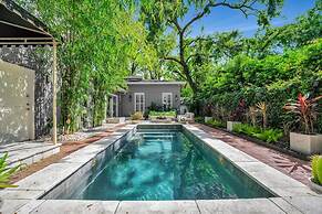 The Royale 2B 4B Luxury Garden Pool Yoga Room