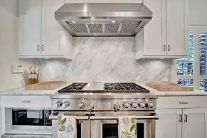 The Royale 2B 4B Luxury Garden Pool Yoga Room