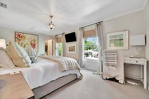 The Royale 2B 4B Luxury Garden Pool Yoga Room