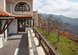 Arachova Nest in the Village by GHH