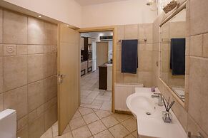 Family Getaway in Marathon by GHH