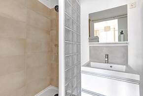 Elegant 1BR Steps to Marais & Louvre