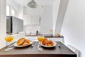 Elegant 1BR Steps to Marais & Louvre