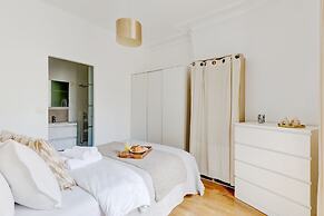 Elegant 1BR Steps to Marais & Louvre