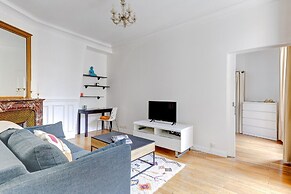 Elegant 1BR Steps to Marais & Louvre