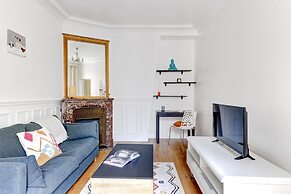 Elegant 1BR Steps to Marais & Louvre