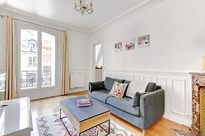Elegant 1BR Steps to Marais & Louvre