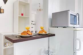 Elegant 1BR Steps to Marais & Louvre