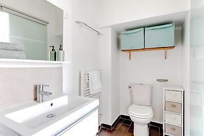 Elegant 1BR Steps to Marais & Louvre