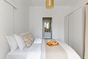 Elegant 1BR Steps to Marais & Louvre