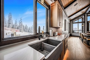 Opulence At Big White