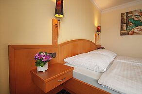 LuCA HOTEL
