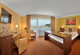LuCA HOTEL