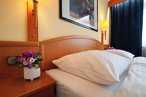 LuCA HOTEL
