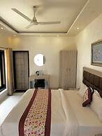 R Cottage Studio Apartments