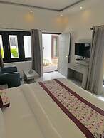 R Cottage Studio Apartments