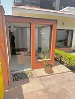 R Cottage Studio Apartments