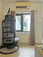 R Cottage Studio Apartments