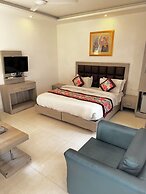 R Cottage Studio Apartments