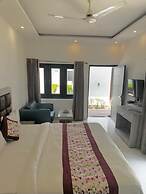 R Cottage Studio Apartments