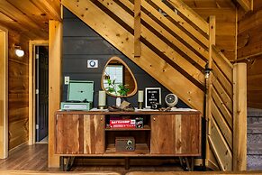 The Copper Bird Cabin