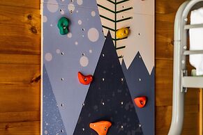 The Copper Bird Cabin