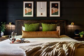 The Copper Bird Cabin