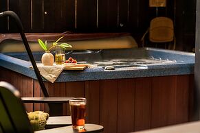 The Copper Bird Cabin