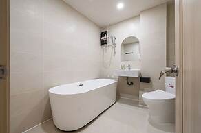 Home by CR Concept in The Center