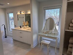 Lakeside Gem - Frenchman's Bay