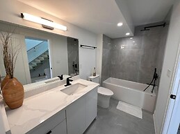 Lakeside Gem - Frenchman's Bay