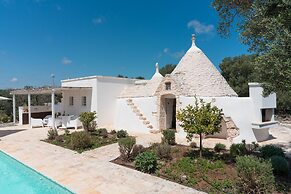 Trullo Eughene a con Piscina