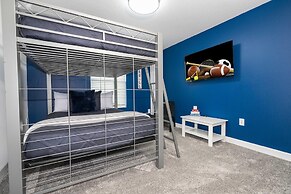 Storey Lake Resort, Private Pool, Near Famous Attractions!!