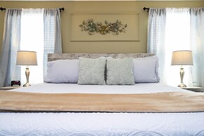 Storey Lake Resort, Private Pool, Near Famous Attractions!!