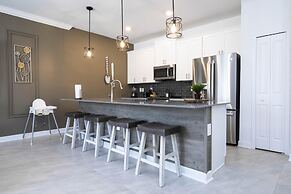 Storey Lake Resort, Private Pool, Near Famous Attractions!!