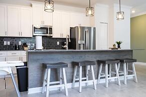 Storey Lake Resort, Private Pool, Near Famous Attractions!!