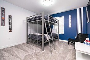 Storey Lake Resort, Private Pool, Near Famous Attractions!!