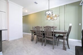 Storey Lake Resort, Private Pool, Near Famous Attractions!!