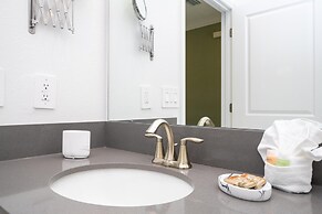 Storey Lake Resort, Private Pool, Near Famous Attractions!!