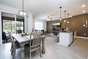 Storey Lake Resort, Private Pool, Near Famous Attractions!!