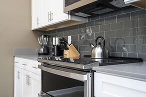 Storey Lake Resort, Private Pool, Near Famous Attractions!!