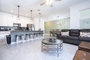 Storey Lake Resort, Private Pool, Near Famous Attractions!!