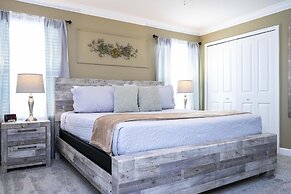 Storey Lake Resort, Private Pool, Near Famous Attractions!!