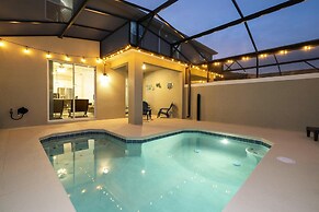 Storey Lake Resort, Private Pool, Near Famous Attractions!!