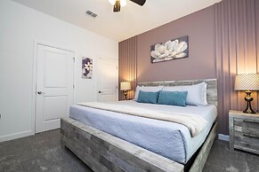 Storey Lake Resort, Private Pool, Near Famous Attractions!!