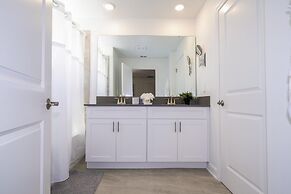 Storey Lake Resort, Private Pool, Near Famous Attractions!!