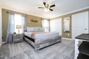 Storey Lake Resort, Private Pool, Near Famous Attractions!!